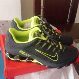 Nike Reax 8 TR Men's Cross-Trainers Athletic Sneakers Shoes